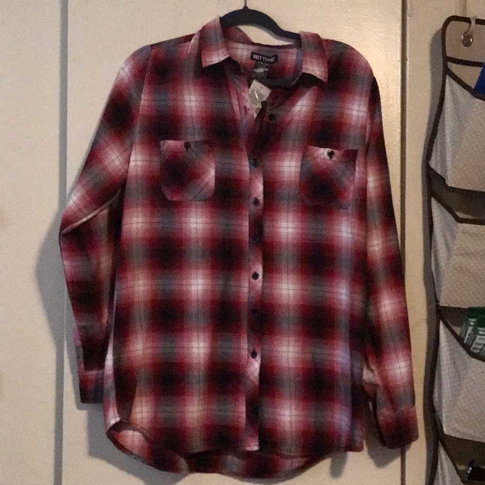 Hot Topic Long Sleeve button up plaid shirt